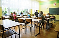 15787 uczniów, 2200 nauczycieli