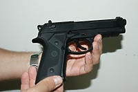 Dla zabawy strzelał do samochodów