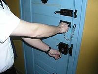 Znęcał się nad matką i siostrą