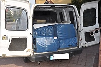 9 tysięcy paczek "lewych" papierosów w dostawczym oplu