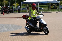 Bezpieczne wakacje na... skuterach