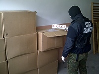 Blisko 30 tys. paczek papierosów w garażu