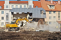 Burzą, by postawić market