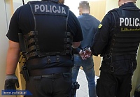 Chciał odwiedzić syna, został pobity i okradziony