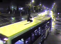 Chciał zaistnieć w sieci i wskoczył na dach autobusu