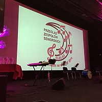 Co gra w duszy seniora?