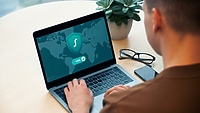 Cyberbezpieczeństwo w 2025, czyli jak nie dać się złapać w pułapki cyfrowego świata