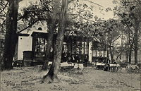 Dawno temu w Elblągu... młodzież spacerowała przy wtórze bębnów i piszczałek