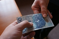 Drukował pieniądze i nimi płacił