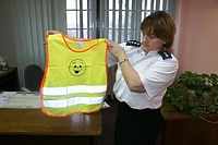 Policjanci na imprezie mikołajkowej