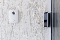 Dzwonek do drzwi - przewodowy czy bezprzewodowy?