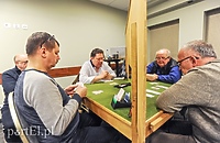 Brydżyści usiedli do stołu