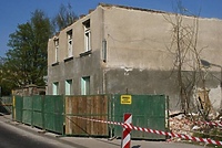 Trwa rozbiórka wiekowego budynku