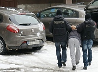 Groził nożem, ukradł pizze i pieniądze