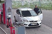 Kim jest ten mężczyzna?