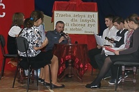 Komendant policji w ogniu pytań...uczniowskich