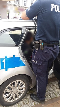 Kradł na cmentarzu, w końcu powstrzymała go 42-latka