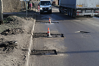 Krajobraz po zimie: dziura na dziurze