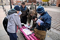 Lepiej grać niż stać pod pomnikiem