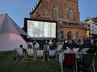 Letnie kino pod chmurką