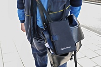 Listonosz bez rękawiczek i maseczki. Mieszkanka: jestem przerażona!