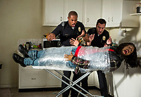 W Multikinie „Udając gliniarzy”