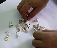 Ukrył biżuterię w bieliźnie