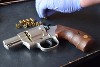 Miał dwa promile i rewolwer za paskiem