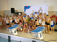 Młodzi pokazali jak pływają