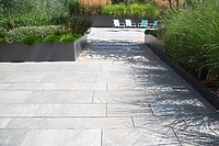 Modne płytki ceramiczne na taras i do ogrodu - kolorystyka i wzory na ten rok