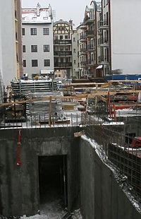 Mury Ratusza pną się do góry