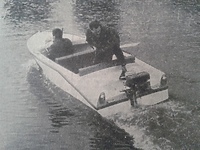 Łódź motorowa z żywic poliestrowych