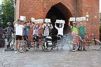 Nie widząc przeszkód, jeździmy na rowerze