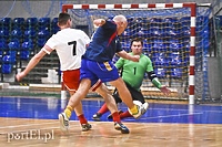 Starsi panowie nadal w grze