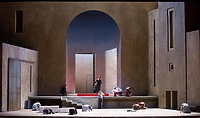 Opera: one wygrały zaproszenie
