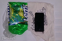 Ukradł telefon i ukrył go... pod płytą nagrobną ojca