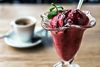 Przygotuj kolorowy i zdrowy deser jak z kawiarni w pucharkach do deserów