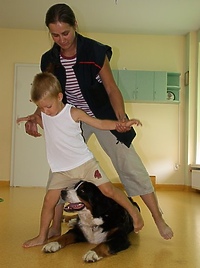 Psi terapeuci odwiedzą dzieci