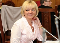 Radna posypuje głowę popiołem