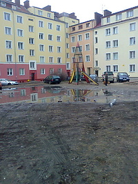 „Rakieta” na podwórzu, czyli brud w centrum miasta