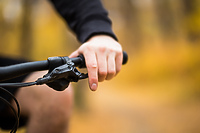 Rodzaje hamulców rowerowych - tarczowe, V-brake, szczękowe, roller