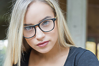 Jakie oprawki pasują dla blondynki?