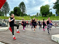 Rozgrzewająca zumba na placu Jagiellończyka