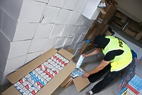 Samochód pełen papierosów bez akcyzy