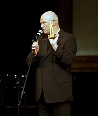 „Spróbuj trochę z siebie dać tym, co mają gorszy świat” – Filantrop Roku 2009