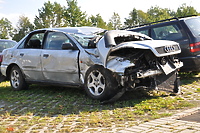 Stracił panowanie nad pojazdem i uderzył w drzewo