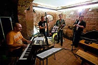 Jazzowy           wieczór w       Krypcie