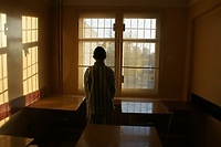 Dewastował, kradł i podpalał