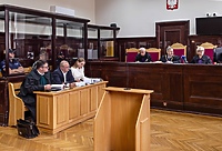 Mieli więzić, bić i zmuszać do kradzieży. Stanęli przed sądem