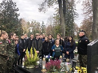 Uczniowie wspominają poległych żołnierzy